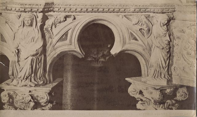 Alinari, Fratelli — Siena. Cattedrale. L'interno. Dettaglio del pulpito (Niccolò Pisano e scolari) — particolare, figure allegoriche